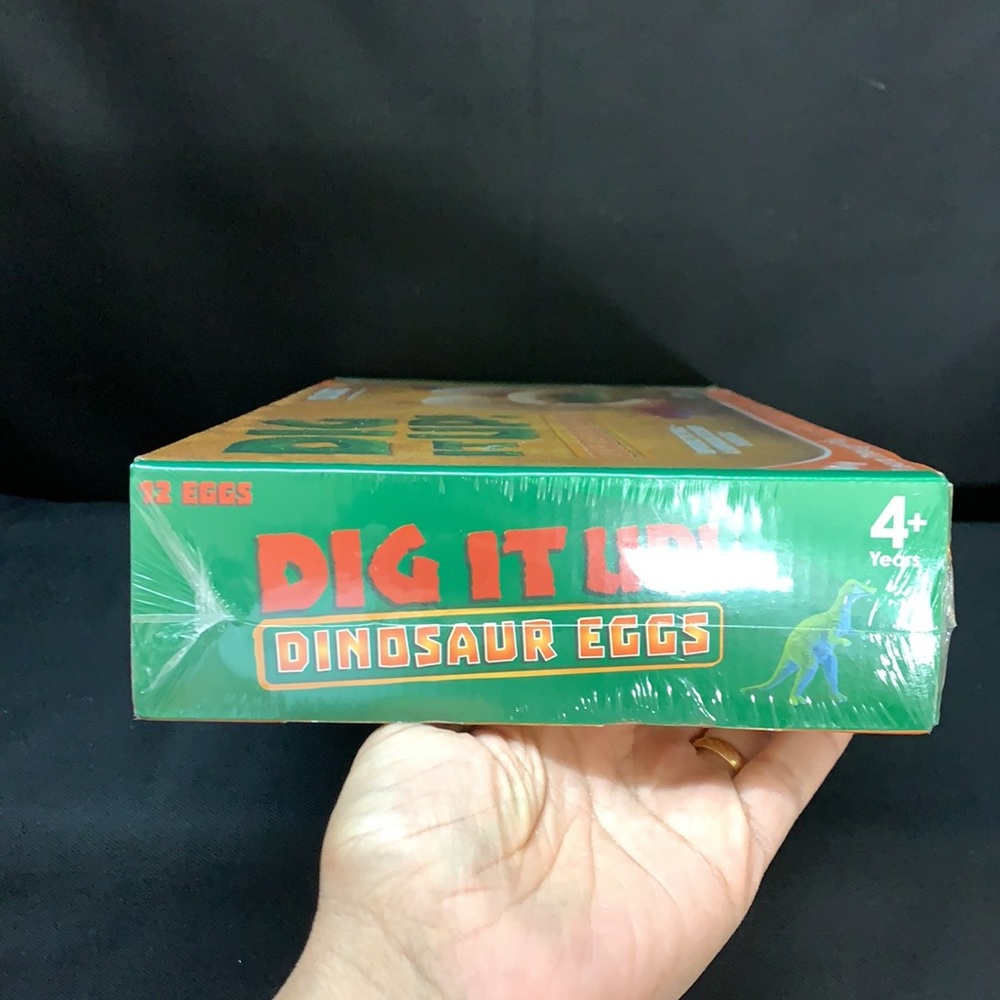 Dig it up 12 eggs a different dinosaur in each - Picture 8 of 16